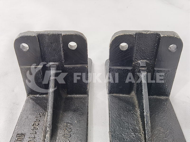 Soporte del motor para repuestos de camiones Foton Auman 1424110101004/1424110101005