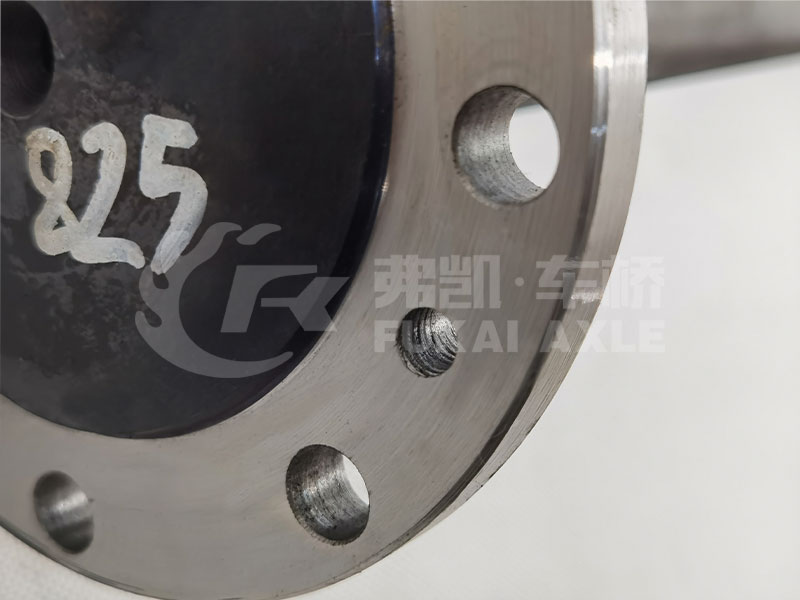 Eje para repuestos de camiones ligeros Dongfeng 130 L=825mm